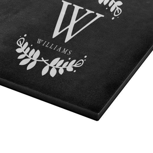 Schwarzweiss-Familien-Monogramm Schneidebrett (Ecke)