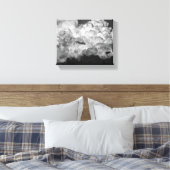 Schwarzweiß-Foto großer Sturmwolken Leinwanddruck (Insitu (Schlafzimmer))