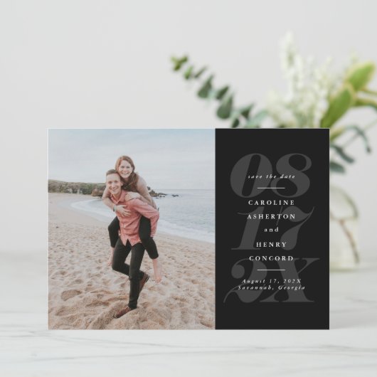 Schwarzweiß-Foto mit fett formatiertem Datum Save The Date (Stehend Vorderseite)