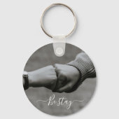 Schwarzweiß-Foto von Händen von zwei Personen Schl Schlüsselanhänger (Vorderseite)