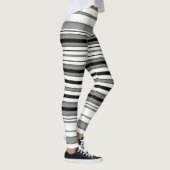 Schwarzweiss-gestreiftes Leggings (Rechts)