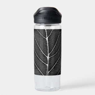 Schwarzweiß glühendes Blatt Nahaufnahme Trinkflasche