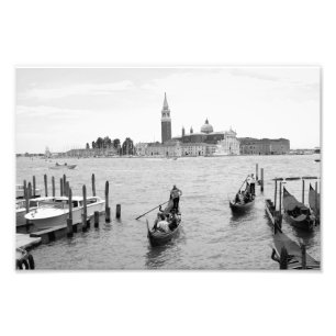 Schwarzweiss-Gondel in der Stadt von Venedig Fotodruck