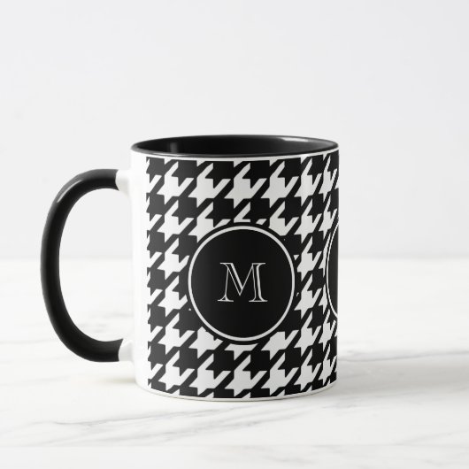 Schwarzweiss-Hahnentrittmuster Ihr Monogramm Tasse (Links)