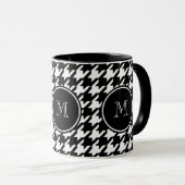 Schwarzweiss-Hahnentrittmuster Ihr Monogramm Tasse (VorderseiteRechts)