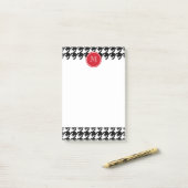 Schwarzweiss-Hahnentrittmuster-Rot-Monogramm Post-it Klebezettel (Auf Schreibtisch)