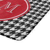 Schwarzweiss-Hahnentrittmuster-Rot-Monogramm Schneidebrett (Ecke)