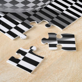 Schwarzweiss-Illustration mit Bällen auf einem Puzzle (Seite)