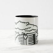 Schwarzweiss-Illustration von Guinneß herein Zweifarbige Tasse (Mittel)