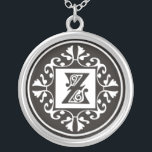 Schwarzweiss-Initiale Z mit Monogramm Versilberte Kette<br><div class="desc">Zeigen Sie Ihren Stolz in Ihren Initialen, die einen Monogrammbuchstabeanhänger tragen. Der stilvolle silberne Monogramminitialenentwurf der modischen Schmuck-Anhänger, die ausschließlich hergestellt werden, fügt einen modernen Blick Ihrer Kleidung hinzu. Die einzigartigen und eleganten Monogramm-Anhänger machen auch ein denkwürdiges Geschenk für jeden möglichen besonderen Anlass für die wichtigen Leute Ihres Lebens. Alle...</div>