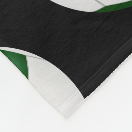 Schwarzweiß-Liebe-Fußball Fleecedecke (Ecke)