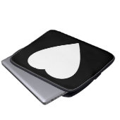 Schwarzweiss-Liebe-Herz-Entwurf Laptopschutzhülle (Vorne Knopf)