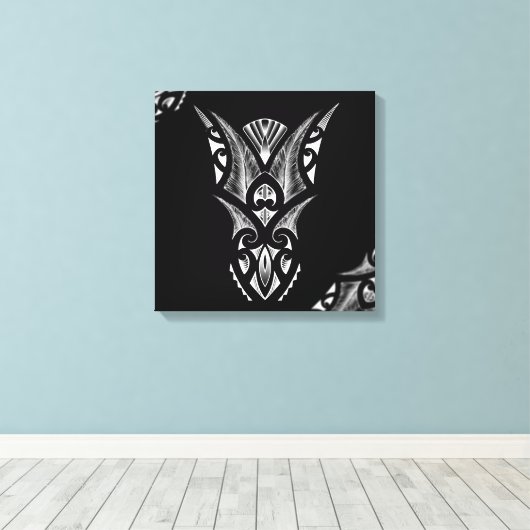 Schwarzweiß-Maori-Tätowierdesign mit Federn Leinwanddruck (Insitu (Holzboden))