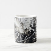 Schwarzweiß mit abstraktem Hintergrund Kaffeetasse (Mittel)