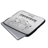 Schwarzweiß-Musiknoten mit Individuelle Name Laptopschutzhülle (Vorne Knopf)
