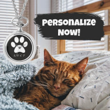 Schwarzweiß-Paw-Druck mit dem Namen Ihres Hauses