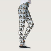 Schwarzweiss-Penguin-Vögel auf blauen Leggings (Rechts)