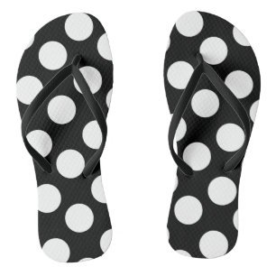 Schwarzweiss-Polka-Punkt drehen Reinfälle um Badesandalen