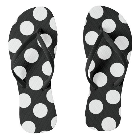 Schwarzweiss-Polka-Punkt drehen Reinfälle um Badesandalen (Fußbett)