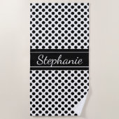 Schwarzweiss-Polka-Punkt personalisiert Strandtuch (Vorderseite)