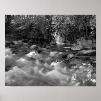 Schwarzweiß-Poster "Mountain River" Poster