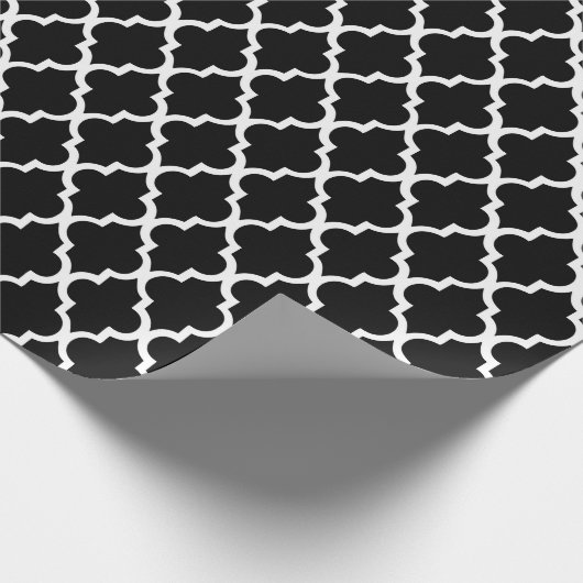 Schwarzweiss-Quatrefoil deckt Muster mit Ziegeln Geschenkpapier (Ecke)