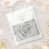 Schwarzweiß-Rosa-Blume Gesichtsbeutel Geschenktütchen (Ausgeschnitten)