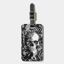 Schwarzweiss-Rosenschädel auf Spitzehintergrund