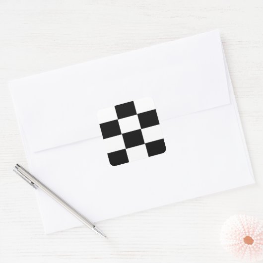 Schwarzweiß-Schachbrett Quadratischer Aufkleber (Umschlag)