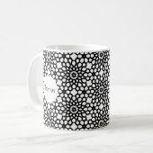 Schwarzweiß-Schneeflocken-Muster-Tasse Kaffeetasse (Vorderseite Links)
