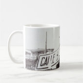 Schwarzweiss-Straßenschild Kaffeetasse (Links)