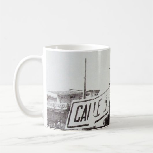 Schwarzweiss-Straßenschild Kaffeetasse (Links)