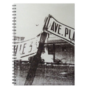 Schwarzweiss-Straßenschild Notizblock