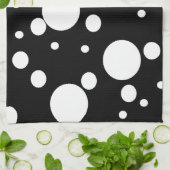 Schwarzweiss-Tupfen Handtuch (Gefaltet)