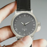 Schwarzweiß-Vintager Vater Mit Monogramm Watch Armbanduhr<br><div class="desc">Fügen Sie Ihre Initialen oder Namen hinzu,  die eine Vintage römische Ziffernauswahl auf einem stylishen grauen Hintergrund aufweisen</div>