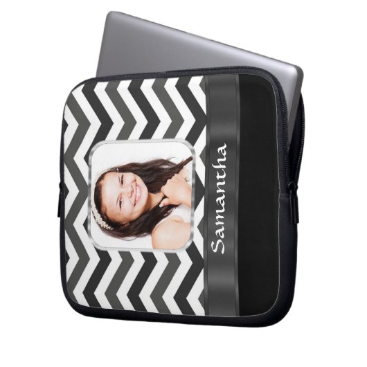 Schwarzweiß Zickzack Laptopschutzhülle (Vorderseite Links)