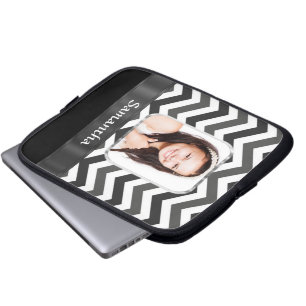 Schwarzweiß Zickzack Laptopschutzhülle