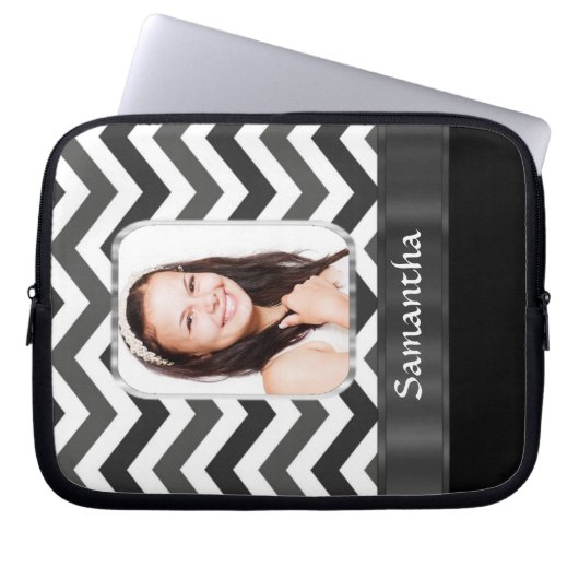 Schwarzweiß Zickzack Laptopschutzhülle (Vorderseite)