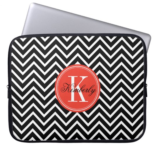 Schwarzweiss-Zickzack mit orange Monogramm Laptopschutzhülle (Vorderseite)