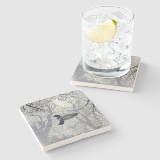 Schwarzweißballon auf einem     Untersetzer aus Ma (Seitenansicht)