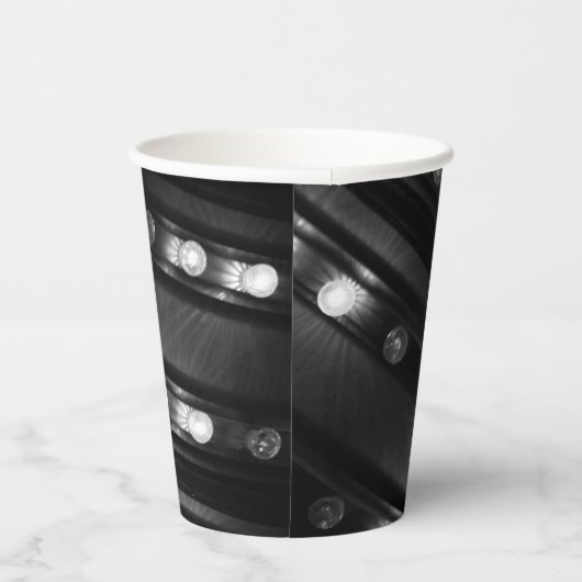 Schwarzweißbeleuchtung Pappbecher (Rechts)