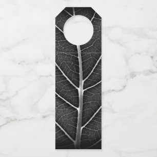 Schwarzweißblatt nah flaschenanhänger