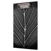 Schwarzweißblatt nah klemmbrett (Links)