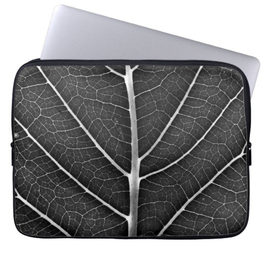 Schwarzweißblatt nah laptopschutzhülle (Vorderseite)