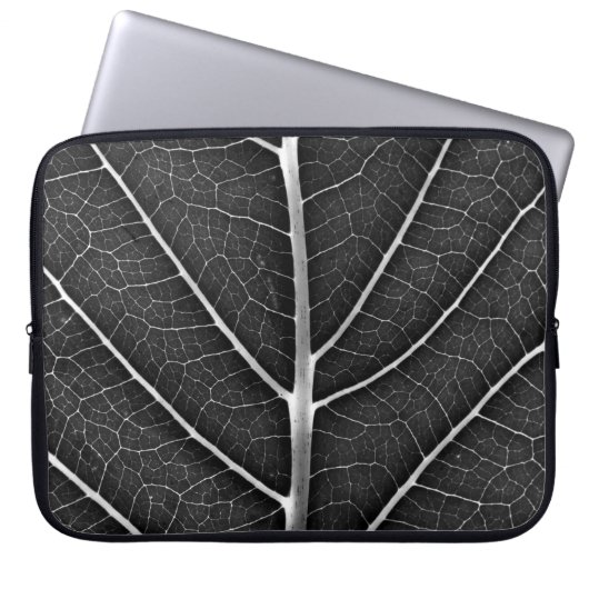 Schwarzweißblatt nah laptopschutzhülle (Vorderseite)
