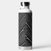 Schwarzweißblatt nah trinkflasche (Rechts)