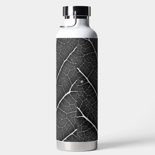 Schwarzweißblatt nah trinkflasche (Rechts)