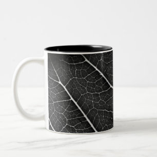 Schwarzweißblatt nah zweifarbige tasse