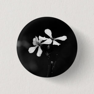 Schwarzweißblumen Button