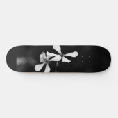 Schwarzweißblumen Skateboard (Horizontal)